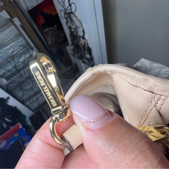 Michael Kors Vanilla Jet Set Travel Tote - Picture 6 of 16